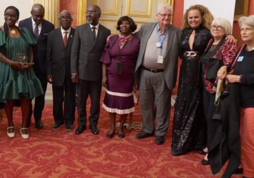 Forte Présence Adrienne SOUDELE, Amara KANTE Sénateur badho Moussa, Sénateur Alcide DJEDJE, Mariame BERETE, Christophe
GIOVANNETTI, Anna TORRES, Rita DEMBLON ,Carole BERTE